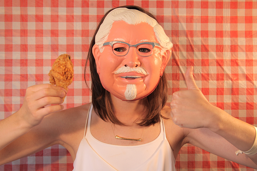 Designer transforma ossos de frango em joias valiosas