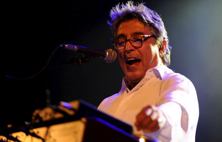 Ivan Lins é homenageado com nome no Muro da Fama do Cavern Club