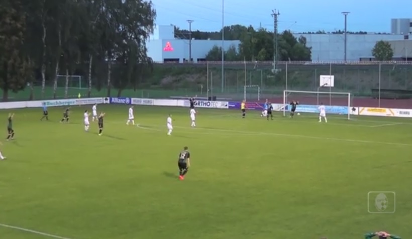 Você não vai entender este incrível gol contra ao menos que o assista três vezes