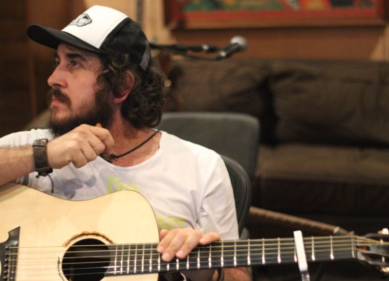 Assista ao segundo episódio do diário de gravação do álbum 'Sol-te', da banda Suricato