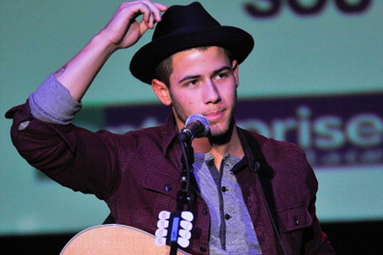 Nick Jonas retorna mais pop em novo single 'Jealous'