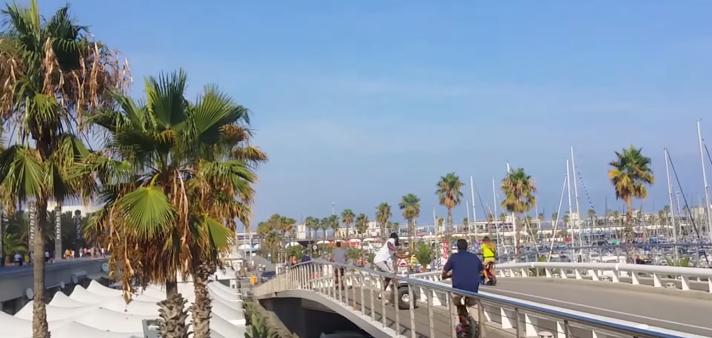 James Harden quase cai de ponte em Barcelona ao tropeçar com segway; assista