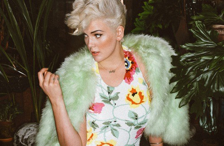 Betty Who lança nova faixa; ouça 'Runaways'