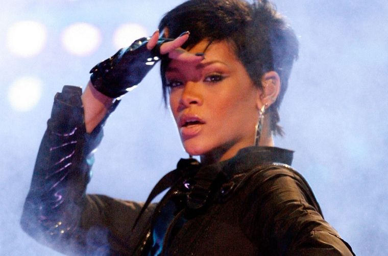Rihanna manda CBS se f*der por relacionar sua música com violência doméstica