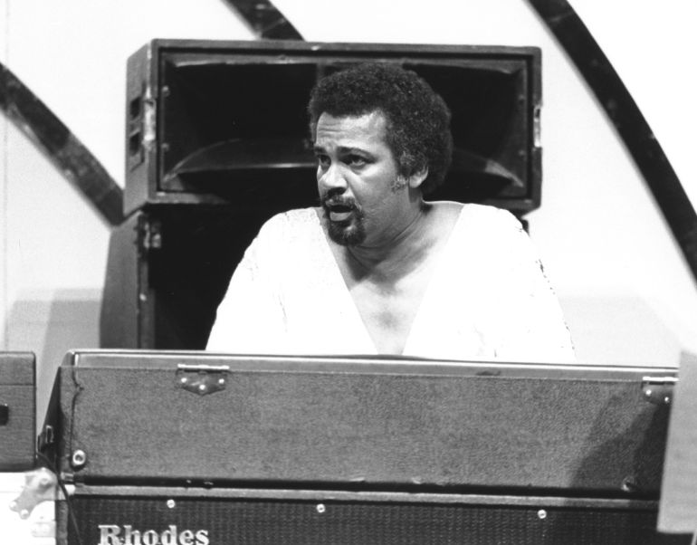Joe Sample, pianista e fundador do Jazz Crusaders, foi pioneiro da fusão de jazz e funk