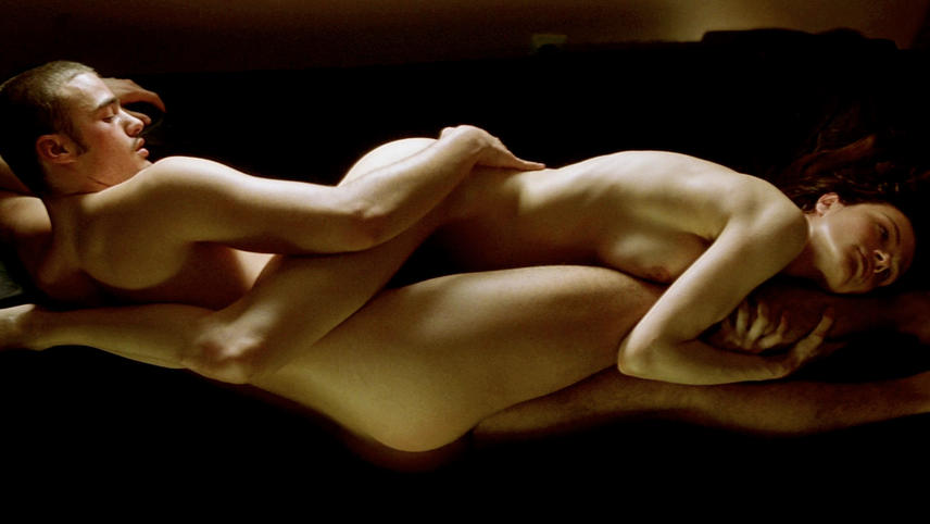 Pedro Almodóvar é craque em realizar cenas de sexo bizarras, inusitadas, surpreendentes e altamente sensuais. Relembre as mais marcantes, como esta de Carne Trêmula (1996)