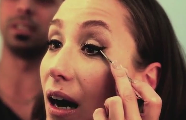 Paola de Orleans e Bragança ensina como aplicar cílios postiços; Assista ao tutorial!