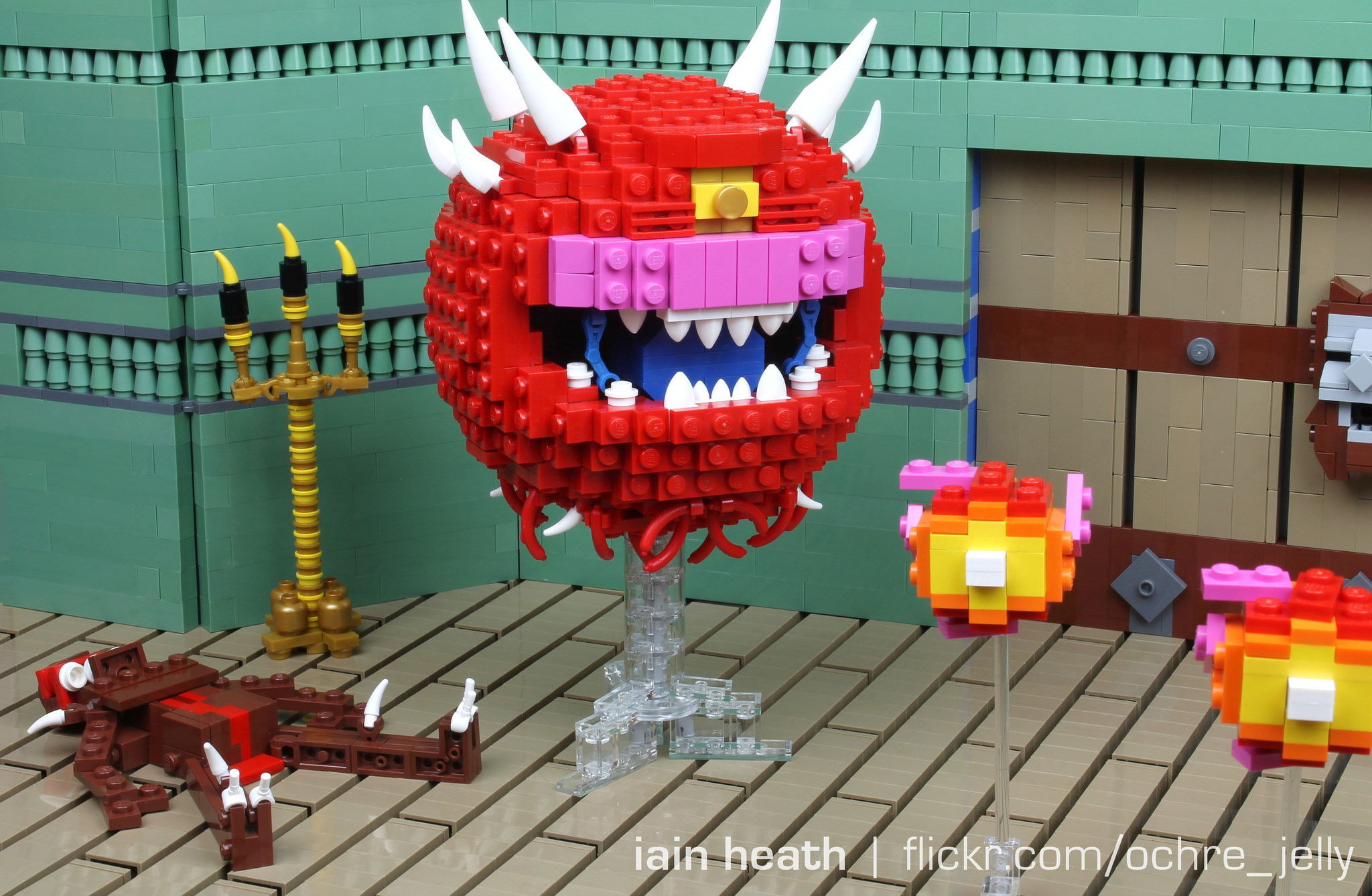 Homem recria cenários e personagens do game Doom com LEGO
