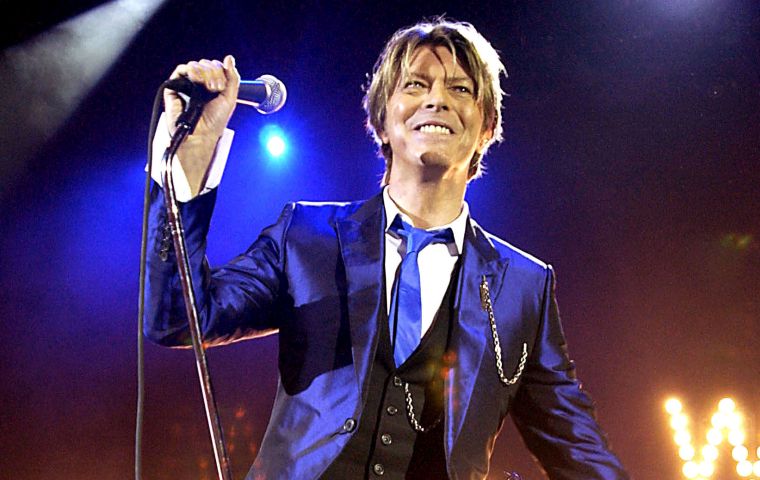 David Bowie ganhará compilação tripla de b-sides e inéditas. Veja capa e tracklist
