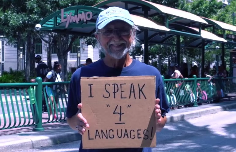 Eu falo quatro línguas