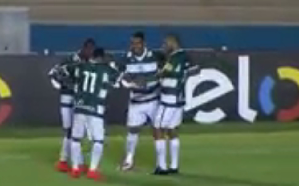 Jogador do Goiás marca e faz homenagem ao Dia das Crianças na comemoração; assista