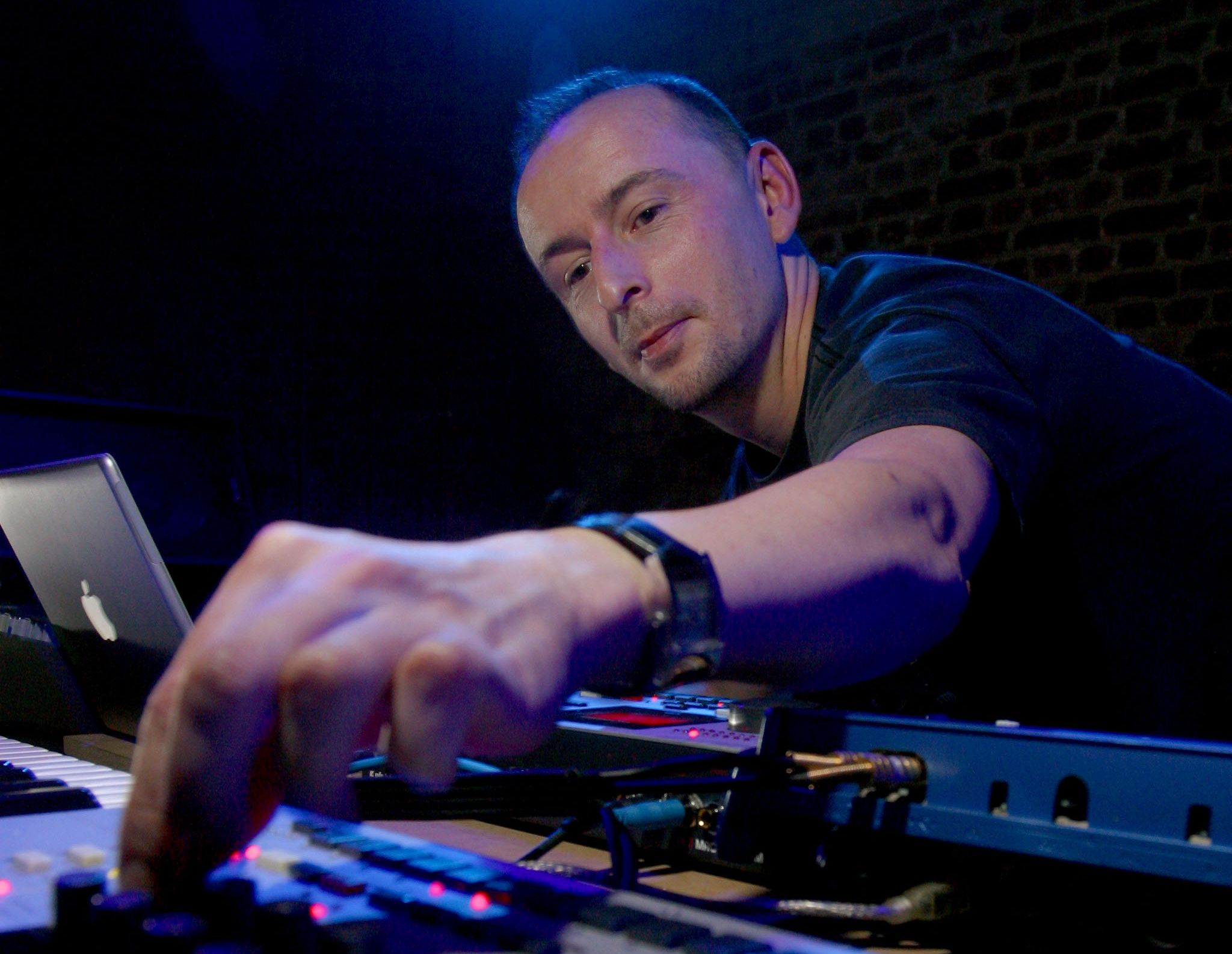 Relembre momentos de Mark Bell, produtor de Björk, Depeche Mode e LFO