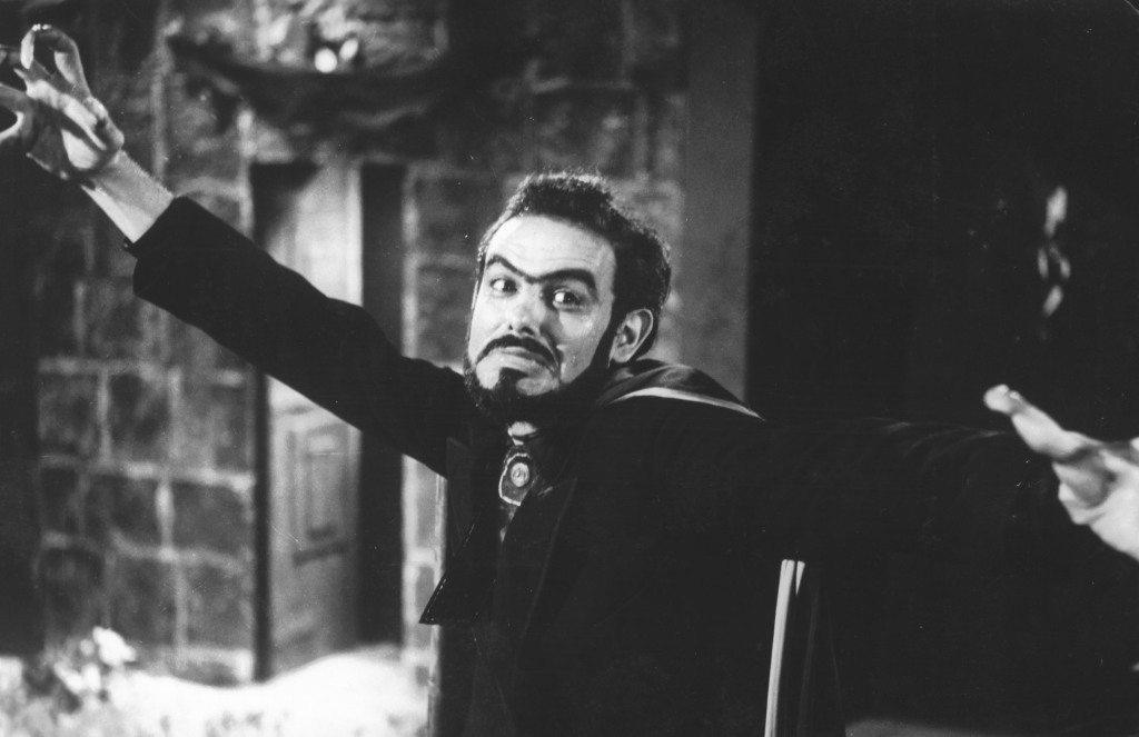 José Mojica Marins como Zé do Caixão em Esta Noite Encarnarei no Teu Cadáver (1967)