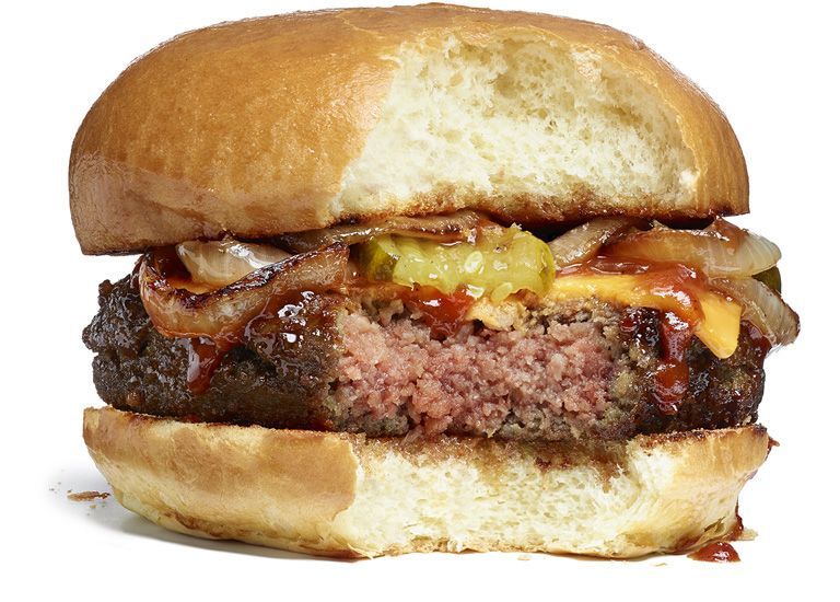 Professor inventa hambúrguer vegetariano que 'sangra' e tem gosto de carne