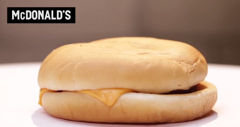 Experimento mostra o quanto os lanches de restaurantes fast food se deterioram em 30 dias