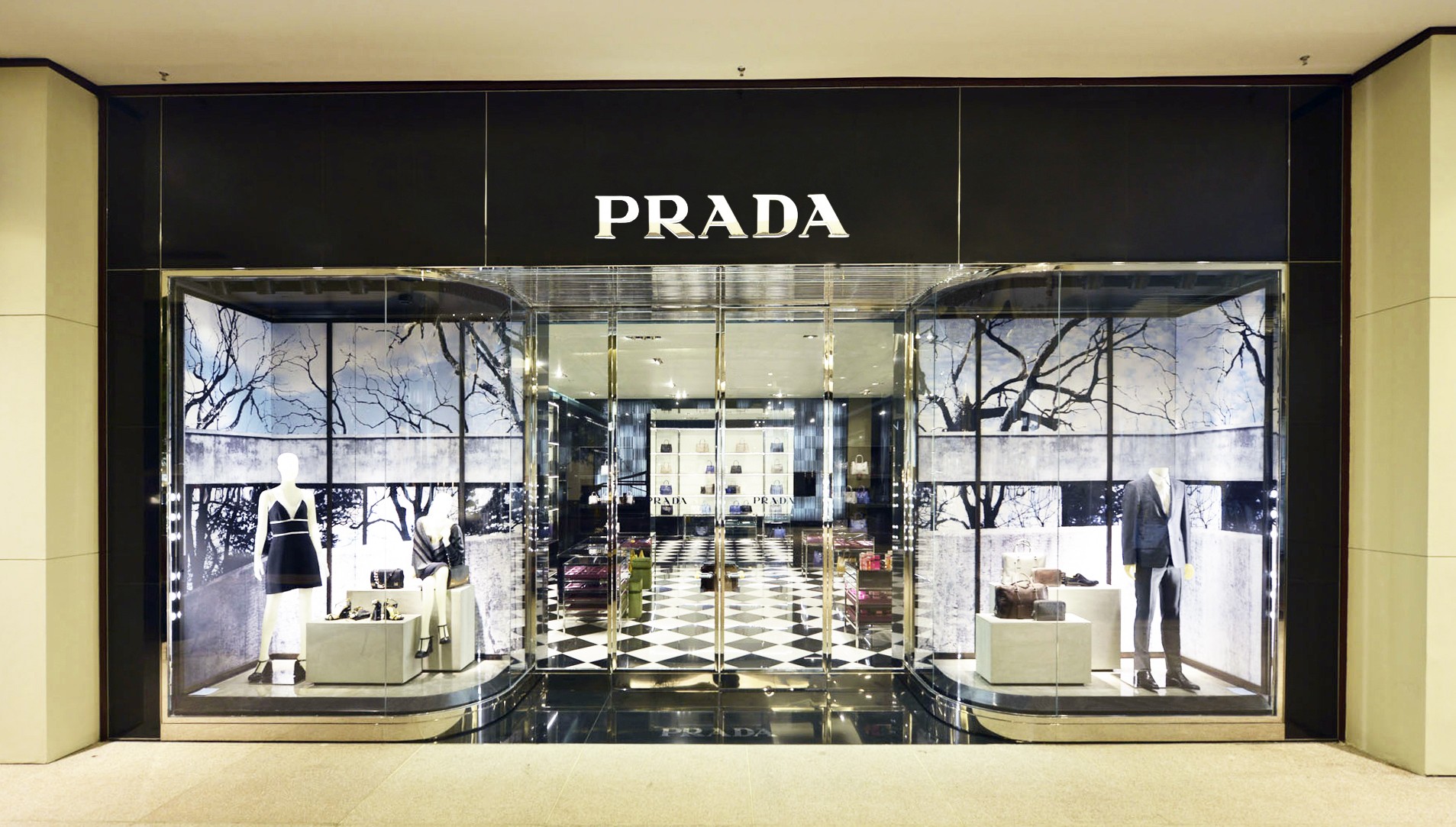 Prada inaugura nova loja em São Paulo com peças exclusivas