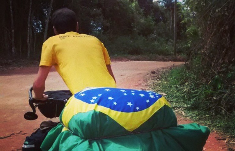 Brasileiros optam pela bicicleta para viajar o mundo; conheça suas histórias