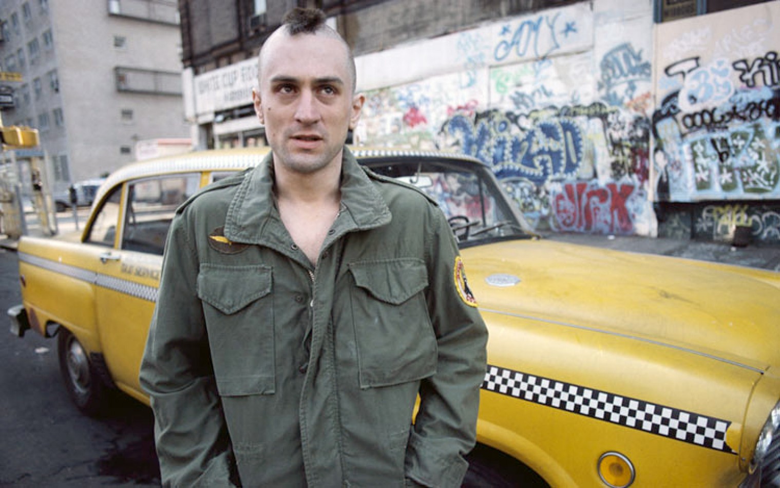 Lucas Santtana e Kiko Dinucci fazem releitura da trilha de 'Taxi Driver'