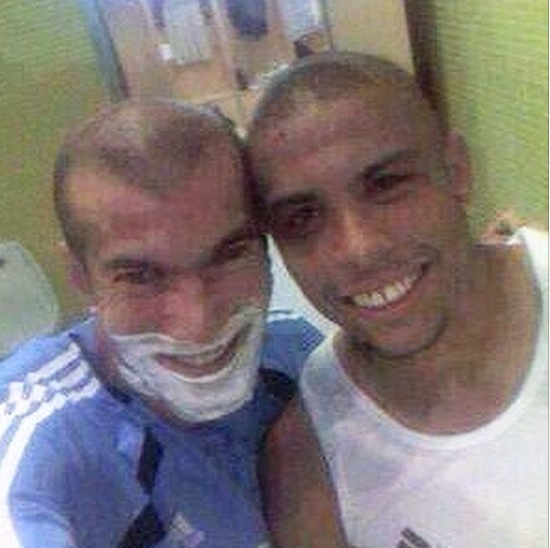 Zidane posta foto antiga com Ronaldo e brinca: ‘Um dos meus primeiros selfies’