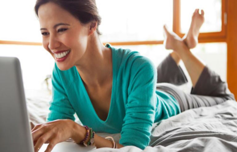 Pessoas de mau humor stalkeiam os piores amigos do Facebook, diz pesquisa
