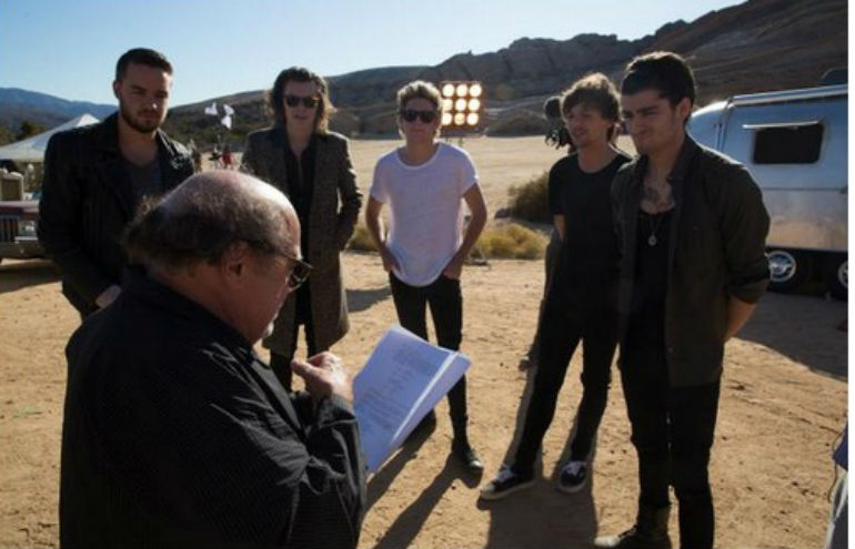 Danny DeVito participa de novo clipe do One Direction
