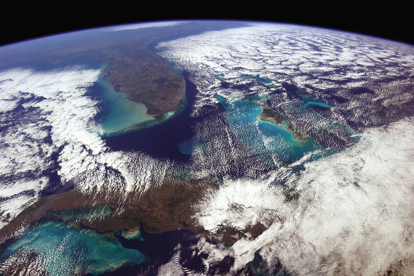 Que tal trabalhar com essa vista? Astronauta registra sua visão do espaço