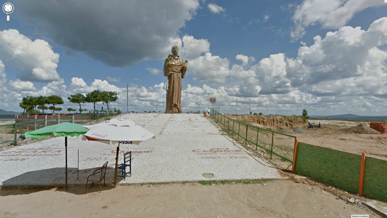 Artista explora erro no Google Street View e mostra deuses sem rostos