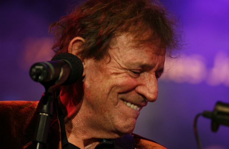 Jack Bruce, ex-baixista do Cream, morre aos 71 anos