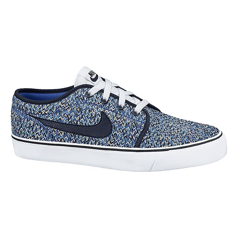 Tênis Nike Toki Low Textured Print; R$ 199,90, na Nike (www.nike.com.br/). Preço pesquisado em novembro, sujeito a alteração 