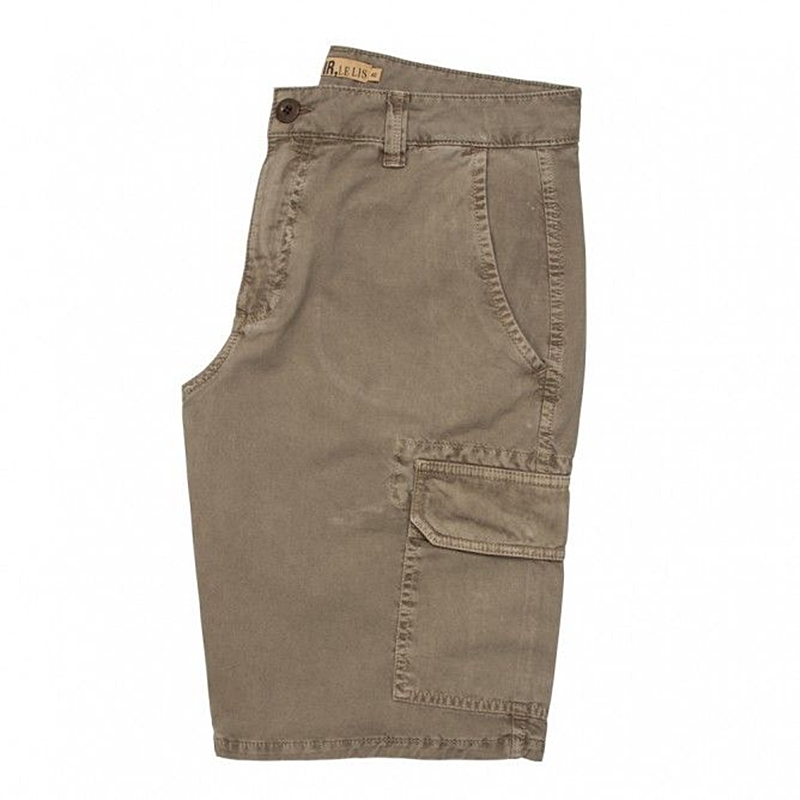 Bermuda cargo em sarja; R$ 328, na Noir (http://www.lelis.com.br/). Preço pesquisado em novembro, sujeito a modificações 