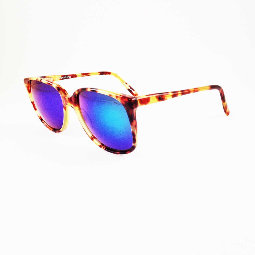 Óculos de sol com armação em acetato em estilo tartaruga; R$ 490, na Ótica Ventura ((www.oticaventura.com.br). Preço pesquisado em novembro, sujeito a modificações 