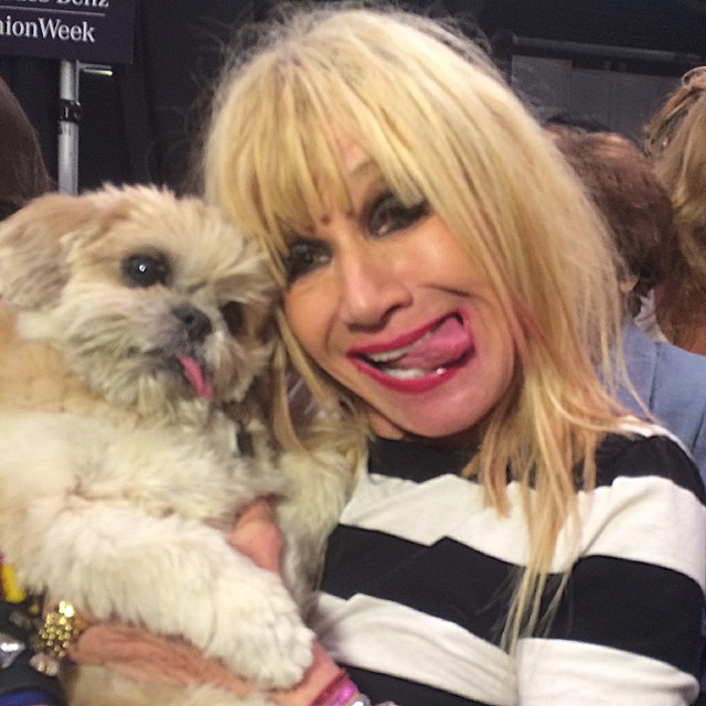Com a estilista Betsey Johnson