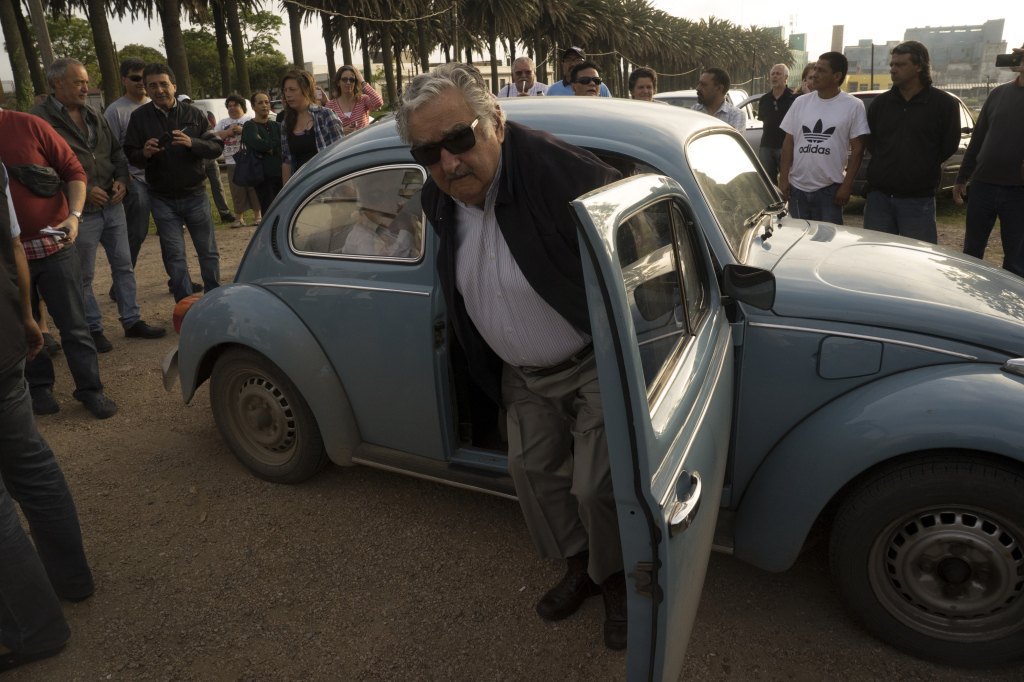 Pepe Mujica e seu fusca azul:  super retrô pra dar inveja aos hipsters de plantão