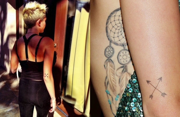 Duas flechas cruzadas, em 2013, acima do cotovelo direito: Feito por Kat Von D, duas flechas cruzadas é o símbolo dos nativo americanos para a amizade.