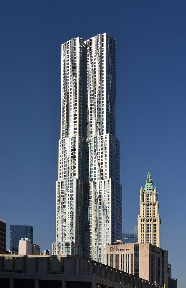 O nome é estranho, mas é porque se refere à localização do prédio em Nova Iorque. Também um projeto de Frank Gehry.