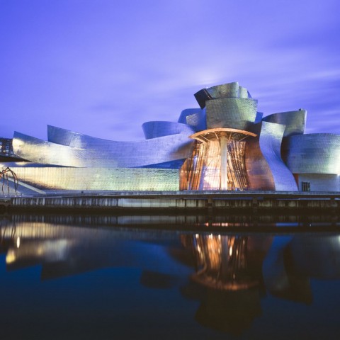 Mas a obra mais famosa de Gehry é mesmo o Museu Guggenheim de Bilbao, na Espanha.