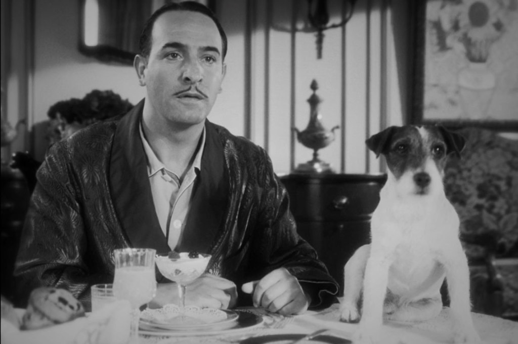 Por fim, o único animal a ganhar um Oscar por sua atuação: Uggie, que faz o papel d'O Cachorro em O Artista, teve direito até a colocar suas patas na calçada da fama!