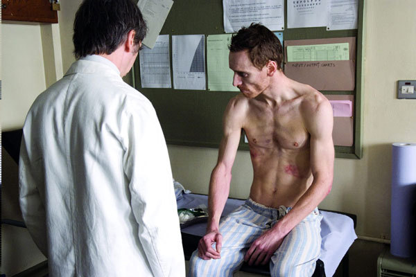 Michael Fassbender também está na lista dos que perderam peso para o cinema. Em Fome (2008), para viver o irlandês Bobby Sands, que faz greve de fome em uma prisão, o ator perdeu quase 20 kg