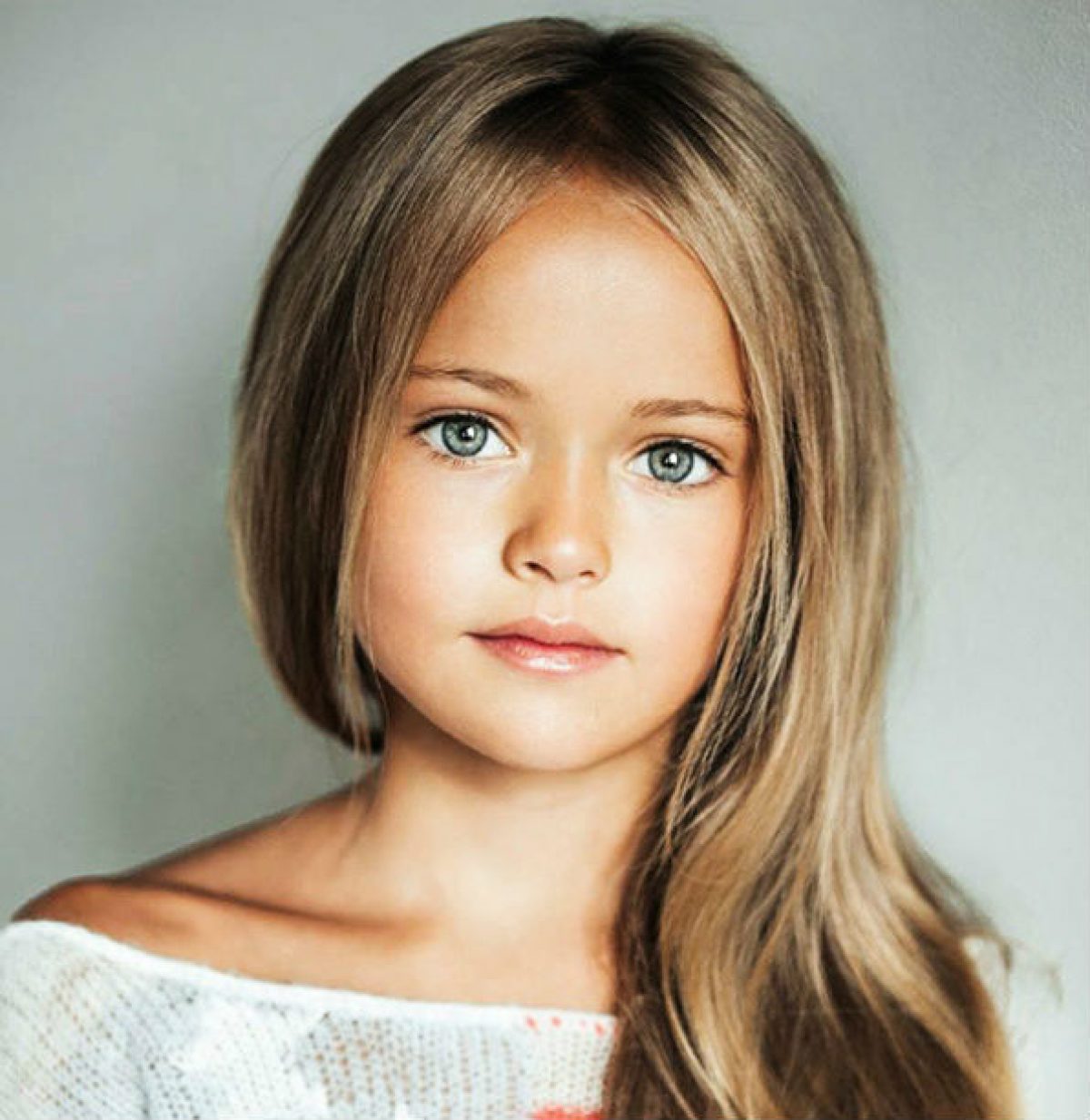 Menina de 8 anos é considerada a garotinha mais bonita do mundo - Correio  do Estado