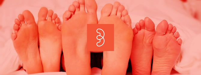 3nder é um ótimo para quem procura fazer sexo a três. Como outros aplicativos de pegação, basta cadastrar você e sua namorada e procurar pela terceira pessoa. Fácil assim, o mais difícil é convencê-la que isso é o melhor para vocês. Disponível para Android e IOS