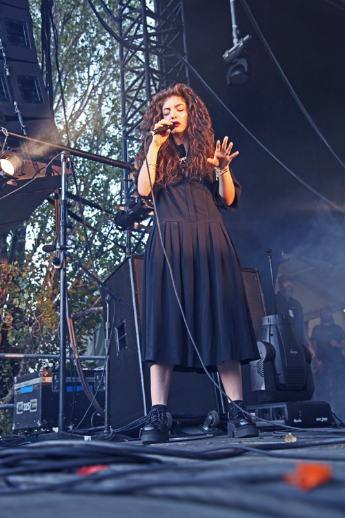 O único nome que se repete em relação às pesquisas no Brasil e no mundo, é o da cantora Lorde, que ficou atrás de Jared Leto, confirmando seu posto de musa teen da internet 
