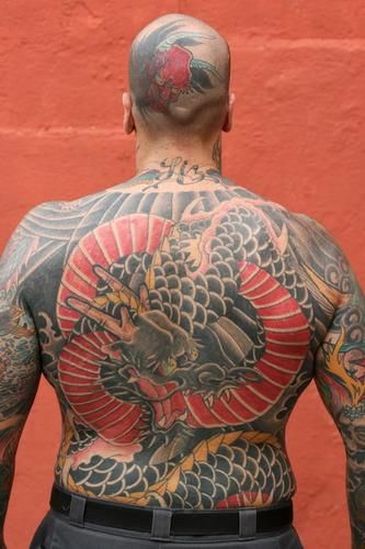 Um dos grandes tatuadores de oriental é Ivan Szazi