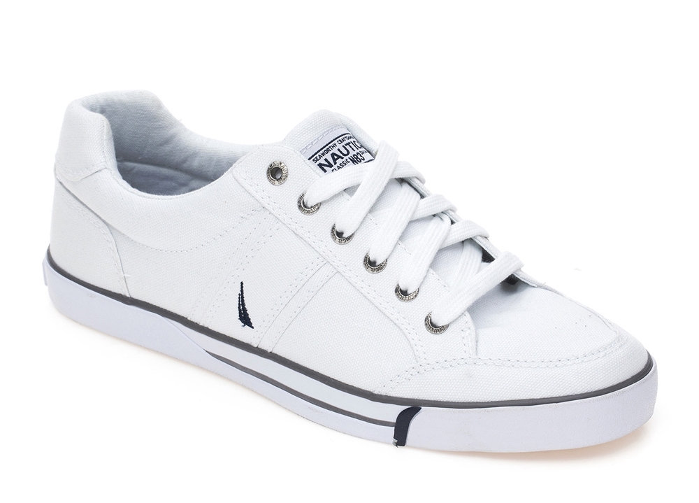 Tênis branco; R$ 398, na Nautica (www.nautica-br.com.br). Preço pesquisado em dezembro 2014, sujeito a alteração 