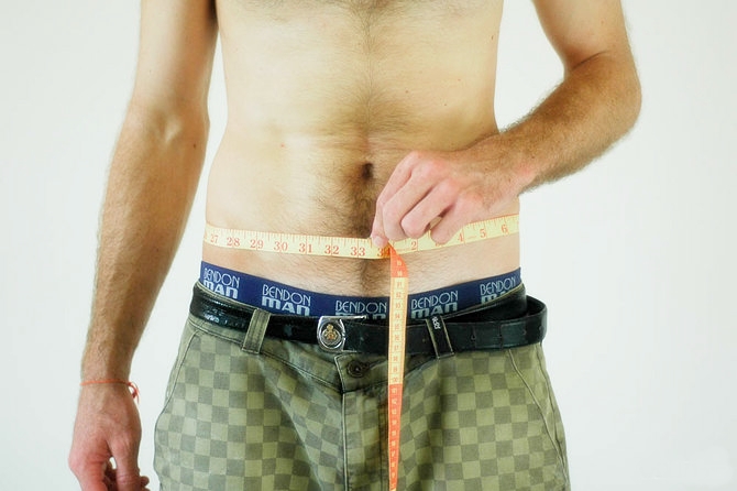 Acerte no tamanho! Mais do que estar na moda, o importante é entender seu tipo físico e saber valorizá-lo. Comece a ler as etiquetas das roupas que caem bem e lembre-se da sua numeração. Experimente sempre antes de comprar, e peça ajustes nas lojas, que não cobram nada pelo serviço
