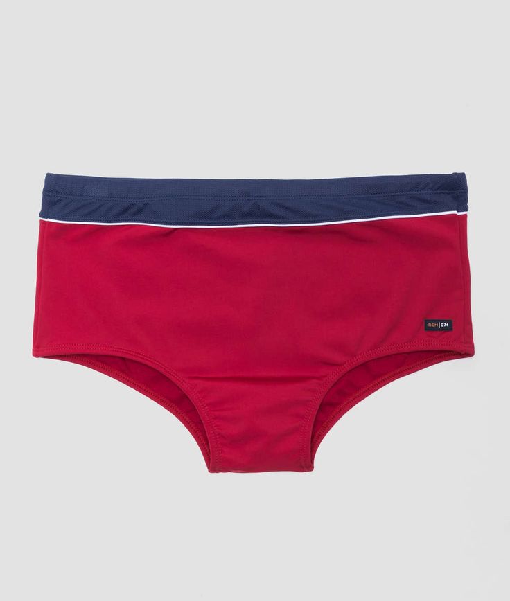 Sunga vermelha com recorte frontal; R$ 139, na Richards (www.richards.com.br). Preço pesquisado em dezembro de 2014, sujeito a modificações 