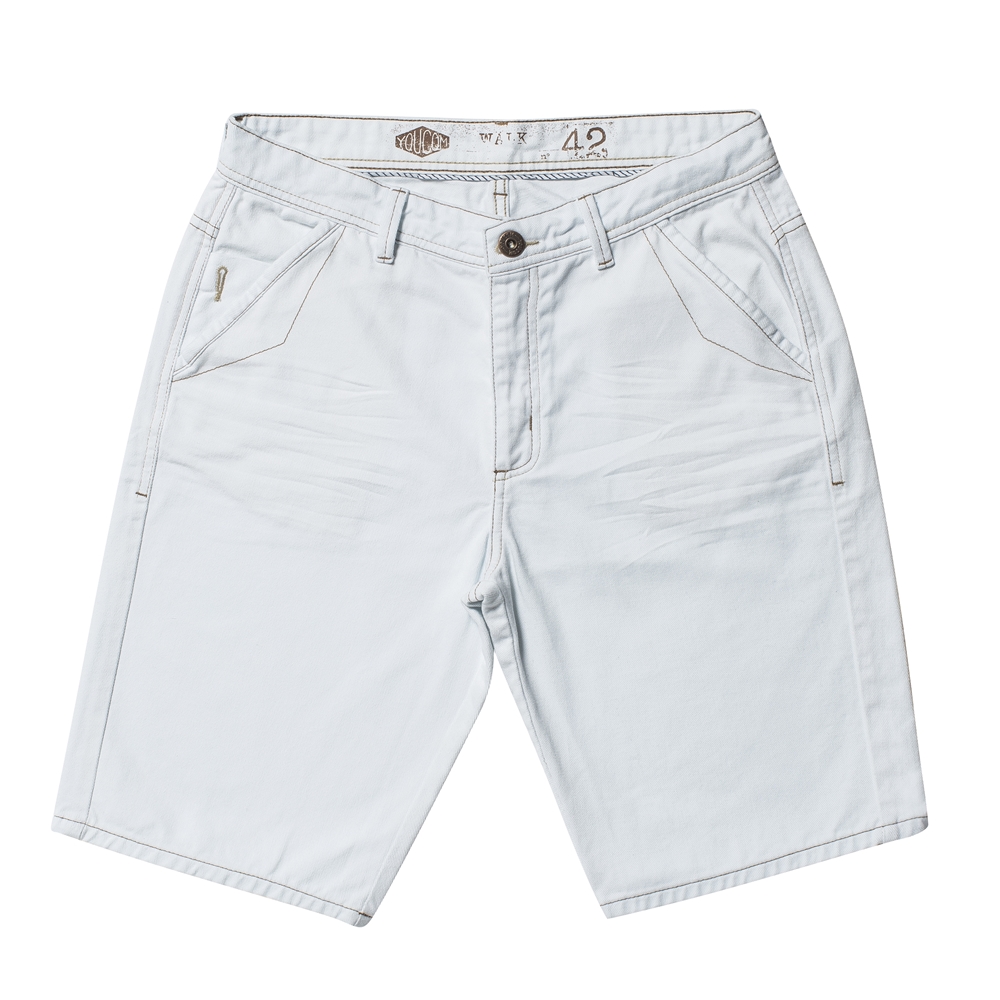 Bermuda branca; R$ 99,90, na Youcom (www.youcom.com.br). Preço pesquisado em dezembro 2014, sujeito a alteração 