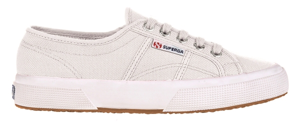 Tênis; R$ 219,90, da Superga (www.supergabrasil.com.br). Preço pesquisado em dezembro 2014, sujeito a alteração 