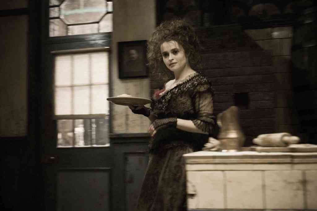 No filme musical, Helena viveu a viúva Mrs. Lovett, que fica apaixonada pelo louco protagonista vivido por Johnny Depp