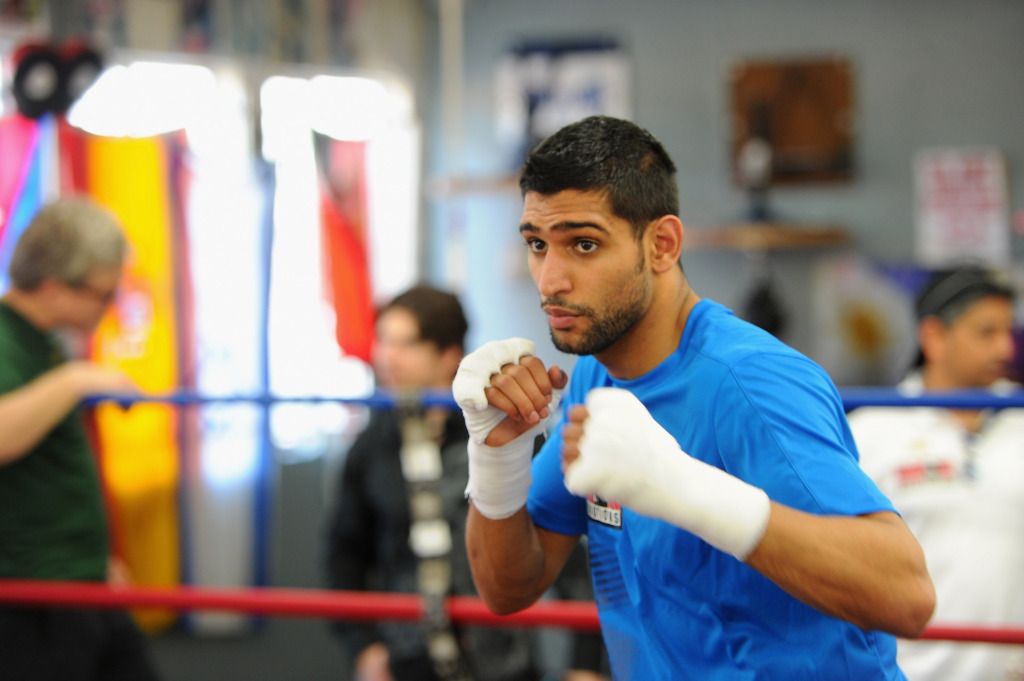 Amir Khan vai enfrentar o americano Devon Alexander, em Las Vegas, com um calção de ouro