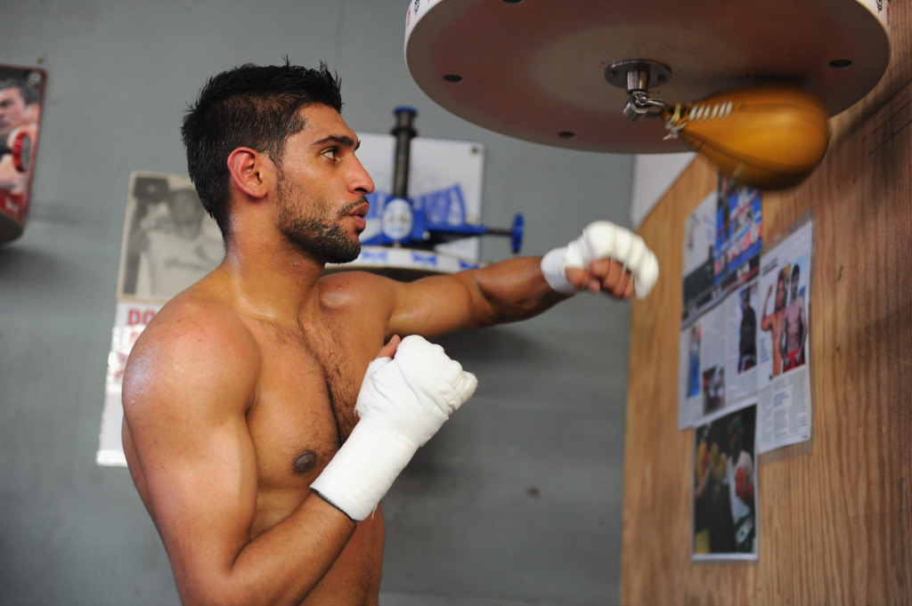 Amir Khan vai enfrentar o americano Devon Alexander, em Las Vegas, com um calção de ouro